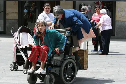 Atsoak Dantzan - umore sozialeko ikuskizuna - ikuskizunaren argazkia