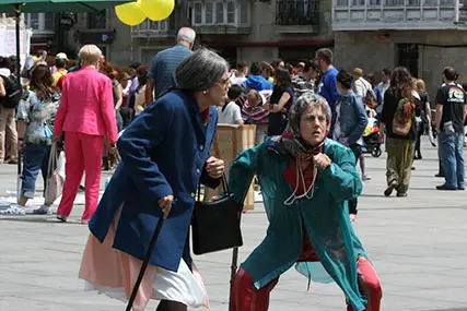 Atsoak Dantzan - umore sozialeko ikuskizuna - ikuskizunaren argazkia